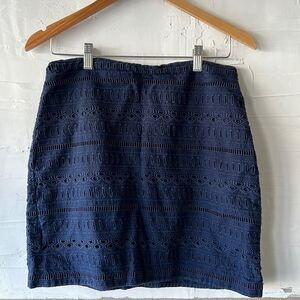Gap Women's Lined Navy Eyelet Mini Skirt Size 6 Gently Worn